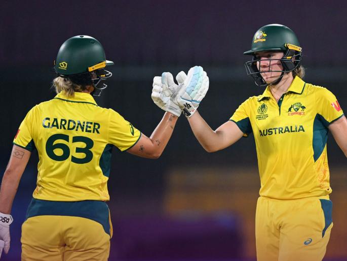 ICC Womens World Cup 2025 Ashleigh Gardner Century Annabel Sutherland Unbeaten 98 Australia Women Won By 6 Wkts Against England | AUS W vs ENG W : 'चारचौघी' स्वस्तात आटोपल्या; मग ऑस्ट्रेलियाच्या या दोघी इंग्लंडला पुरुन उरल्या!