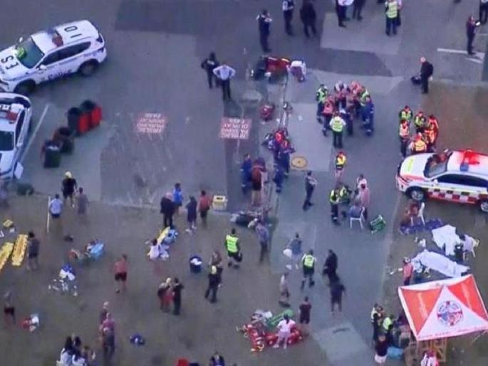 Terrorist attack in Australia, 12 tourists killed, 29 injured; Indiscriminate shooting at Bondi Beach in Sydney | ऑस्ट्रेलियात दहशतवादी हल्ला, १२ पर्यटक ठार, २९ जखमी; सिडनीतील बाँडी बीचवर बेछूट गोळीबार Terrorist attack in Australia, 12 tourists killed, 29 injured; Indiscriminate shooting at Bondi Beach in Sydney | ऑस्ट्रेलियात दहशतवादी हल्ला, १२ पर्यटक ठार, २९ जखमी; सिडनीतील बाँडी बीचवर बेछूट गोळीबार