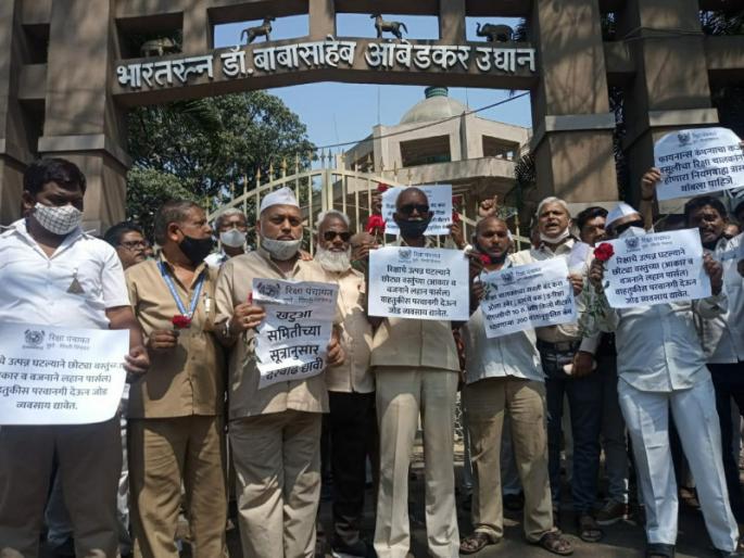 Give us a little love like a government servant Autorickshaw driver request to the government | शासकीय नोकरदाराप्रमाणे आम्हालाही थोडं प्रेम द्या; रिक्षाचालकांची सरकारला विनंती Give us a little love like a government servant Autorickshaw driver request to the government | शासकीय नोकरदाराप्रमाणे आम्हालाही थोडं प्रेम द्या; रिक्षाचालकांची सरकारला विनंती