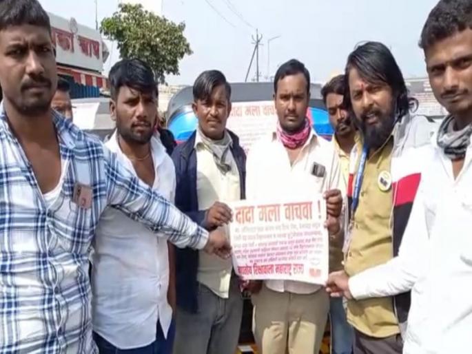 rickshaw drivers have started agitation in Pune and are seeking help from ajit pawar | Video: पुण्यात रिक्षा चालकांची 'दादा मला वाचवा' ची आर्त हाक; अजित पवारांना घातली साद rickshaw drivers have started agitation in Pune and are seeking help from ajit pawar | Video: पुण्यात रिक्षा चालकांची 'दादा मला वाचवा' ची आर्त हाक; अजित पवारांना घातली साद