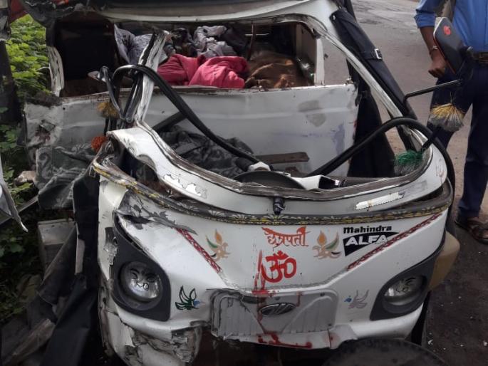 Accident on the road of Mehkar-Sindkhed Raja; Two killed and three injured | मेहकर-सिंदखेड राजा मार्गावर अज्ञात वाहनाची आॅटोला धडक; दोन ठार, तीन जखमी