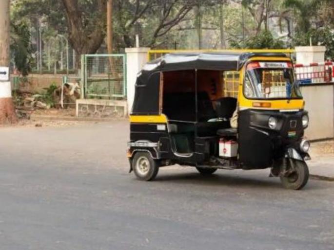 PUNE NEWS Minors vandalized rickshaw after being banned from sitting in it | रिक्षात बसण्यास मनाई केल्याने अल्पवयीन मुलांनी केली तोडफोड 