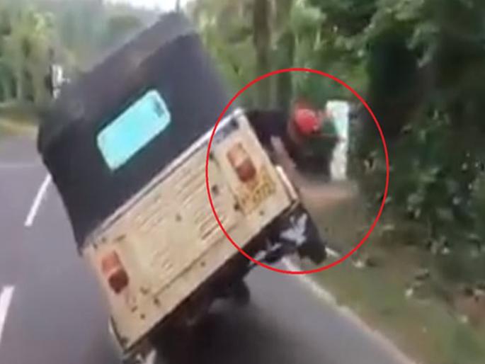 Viral video auto driver change tire while driving trending in india | VIDEO : चालत्या रिक्षाचा बदलला टायर; 'या' पोरांचा स्टंट पाहून नेटकरीही हैराण