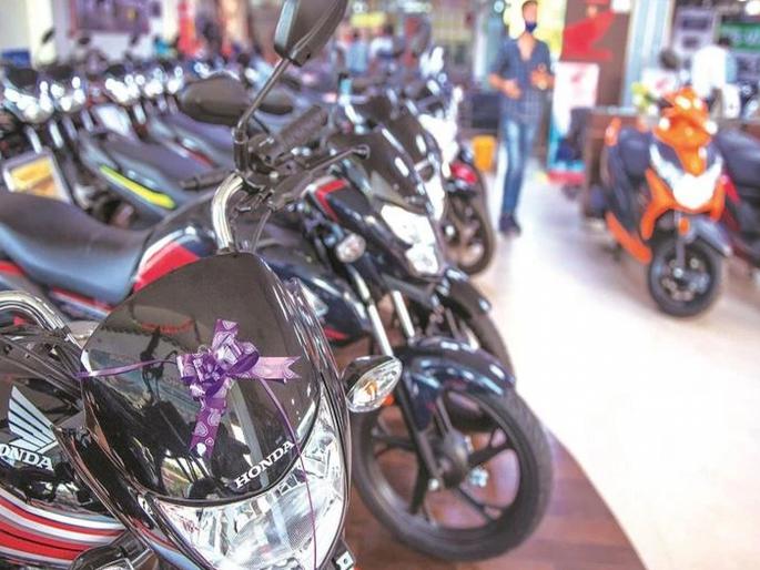 GST, Navratri, Diwali Impact: 1 lakh cars were being sold every day in India...! Looking at that 'time', you would say... amazing! | भारतात दर दिवसाला १ लाख गाड्या विकल्या जात होत्या...! तो 'काळ' पाहून म्हणाल... अद्भूत! GST, Navratri, Diwali Impact: 1 lakh cars were being sold every day in India...! Looking at that 'time', you would say... amazing! | भारतात दर दिवसाला १ लाख गाड्या विकल्या जात होत्या...! तो 'काळ' पाहून म्हणाल... अद्भूत!