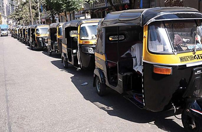 Autorickshaw wheels stop, drivers question livelihoods! | ऑटोरिक्षाची चाके थांबल्याने चालकांच्या उदरनिर्वाहाचा प्रश्न! Autorickshaw wheels stop, drivers question livelihoods! | ऑटोरिक्षाची चाके थांबल्याने चालकांच्या उदरनिर्वाहाचा प्रश्न!