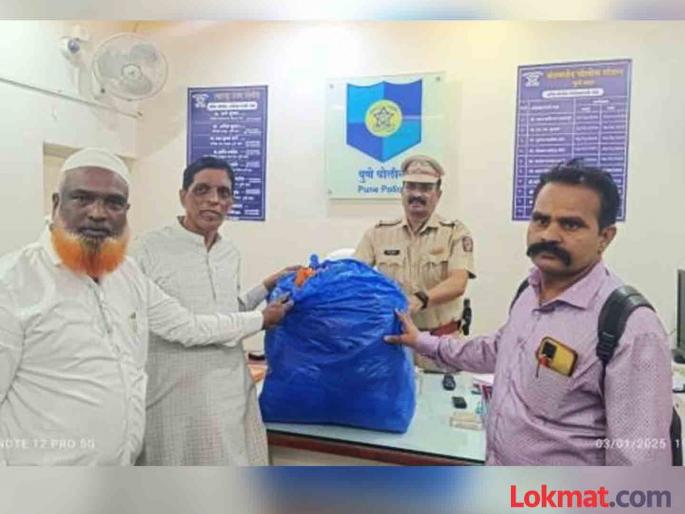 Commendable performance..! Passenger got valuable items due to the honesty of the rickshaw driver | कौतुकास्पद कामगिरी..! रिक्षाचालकाच्या प्रामाणिकमुळे प्रवाशाला मिळाले मौल्यवान वस्तू Commendable performance..! Passenger got valuable items due to the honesty of the rickshaw driver | कौतुकास्पद कामगिरी..! रिक्षाचालकाच्या प्रामाणिकमुळे प्रवाशाला मिळाले मौल्यवान वस्तू