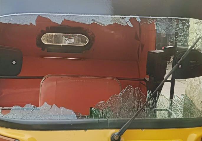 case registered against bjp and shinde sena workers in dachkul pada for vandalizing 31 rickshaws | डाचकूलपाडा मध्ये ३१ रिक्षांच्या तोडफोड प्रकरणी भाजपा आणि शिंदेसेनेच्या कार्यकर्त्यांवर गुन्हा दाखल case registered against bjp and shinde sena workers in dachkul pada for vandalizing 31 rickshaws | डाचकूलपाडा मध्ये ३१ रिक्षांच्या तोडफोड प्रकरणी भाजपा आणि शिंदेसेनेच्या कार्यकर्त्यांवर गुन्हा दाखल