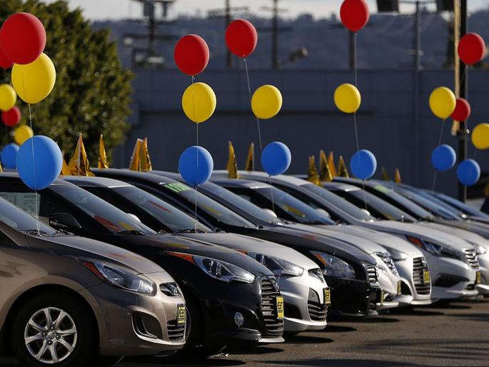 Oh where to drive, park? About 9 crore vehicles will be sold this year; How will the pollution be reduced... | अरे चालवणार कुठे? यंदा सुमारे ९ कोटी वाहने विकली जाणार; प्रदुषण तरी कसे घटणार... Oh where to drive, park? About 9 crore vehicles will be sold this year; How will the pollution be reduced... | अरे चालवणार कुठे? यंदा सुमारे ९ कोटी वाहने विकली जाणार; प्रदुषण तरी कसे घटणार...