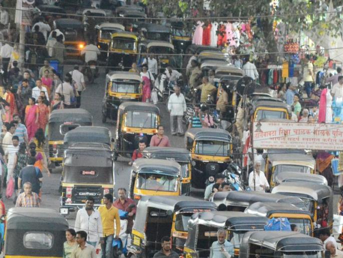 Three thousand illegal rickshaws run in Dombivli | डोंबिवलीत धावतात तीन हजार बेकायदा रिक्षा? Three thousand illegal rickshaws run in Dombivli | डोंबिवलीत धावतात तीन हजार बेकायदा रिक्षा?