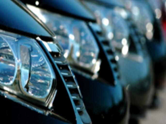 Due to Navratri, automobile market rises, consumer crowds for shopping in the market | नवरात्रीमुळे आॅटोमोबाईल क्षेत्रात तेजी, बाजारपेठेत खरेदीसाठी ग्राहकांची गर्दी, मुहूर्त साधण्यासाठी लगबग Due to Navratri, automobile market rises, consumer crowds for shopping in the market | नवरात्रीमुळे आॅटोमोबाईल क्षेत्रात तेजी, बाजारपेठेत खरेदीसाठी ग्राहकांची गर्दी, मुहूर्त साधण्यासाठी लगबग