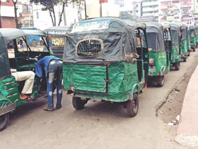 300 crores in the account of the autorickshaw driver; FIA going to probe | हलाखीत जगणाऱ्या रिक्षाचालकाच्या खात्यात 300 कोटी; तपास यंत्रणा चक्रावली!