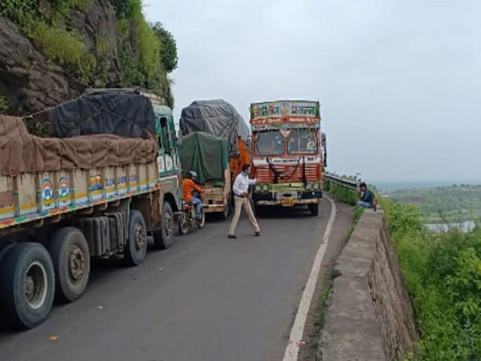 Outram ghat one, perils many; Canceled the tunnel, the DPR of the alternative route will not be made! | औट्रम घाट एक, संकटे अनेक; बोगदा रद्द केला, पर्यायी मार्गाचा डीपीआर बनेना ! Outram ghat one, perils many; Canceled the tunnel, the DPR of the alternative route will not be made! | औट्रम घाट एक, संकटे अनेक; बोगदा रद्द केला, पर्यायी मार्गाचा डीपीआर बनेना !