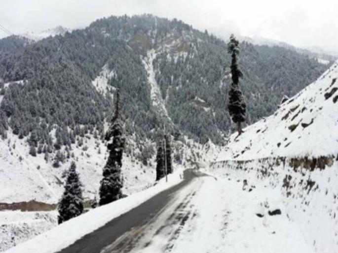 Avalanche on police post: 7 bodies were found along with five policemen | पोलीस चौकीवर हिमस्खलन : पाच पोलिसांसह 7 जणांचे मृतदेह सापडले Avalanche on police post: 7 bodies were found along with five policemen | पोलीस चौकीवर हिमस्खलन : पाच पोलिसांसह 7 जणांचे मृतदेह सापडले