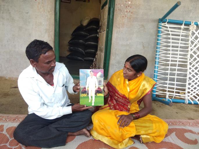 We used to call Avinash from public coinbox.. | खोक्यात रुपया टाकून फोन करायचो..