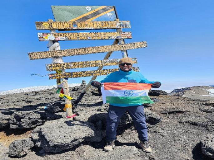 Avinash Surve climbs Mount Kilimanjaro, Africa highest peak | Sangli: बागणीतील अविनाश सुर्वेंनी सर केले माउंट किलिमंजारो, आफ्रिकेतील सर्वात उंच शिखर Avinash Surve climbs Mount Kilimanjaro, Africa highest peak | Sangli: बागणीतील अविनाश सुर्वेंनी सर केले माउंट किलिमंजारो, आफ्रिकेतील सर्वात उंच शिखर