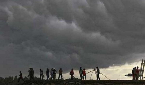 In Maharashtra, 50 people died due to rains, floods and 23 due to lightning and storms | महाराष्ट्रात पाऊस, पुरांमुळे ५० तर वीज, वादळांमुळे २३ जणांचा मृत्यू In Maharashtra, 50 people died due to rains, floods and 23 due to lightning and storms | महाराष्ट्रात पाऊस, पुरांमुळे ५० तर वीज, वादळांमुळे २३ जणांचा मृत्यू