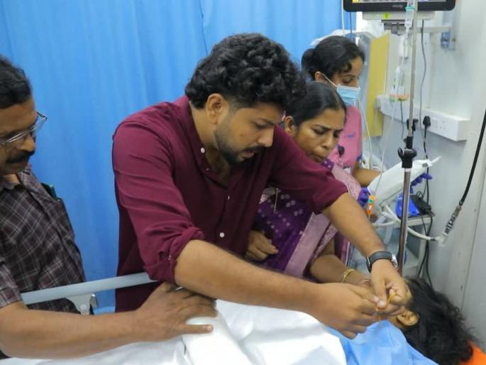 love triumphs over trauma kerala couple ties the knot in emergency ward following car crash | हृदयस्पर्शी! मेकअपला जाताना वधूचा अपघात; नवरदेवाने रुग्णालयातच केलं लग्न, घातलं मंगळसूत्र