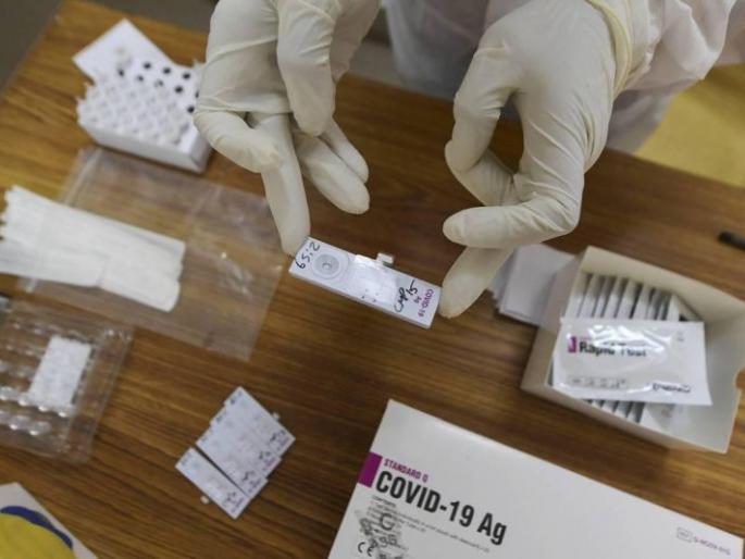 Corona horror; Many avoid the rapid test! | कोरोनाची धास्ती; रॅपिड टेस्टसाठी अनेकांची टाळाटाळ! Corona horror; Many avoid the rapid test! | कोरोनाची धास्ती; रॅपिड टेस्टसाठी अनेकांची टाळाटाळ!