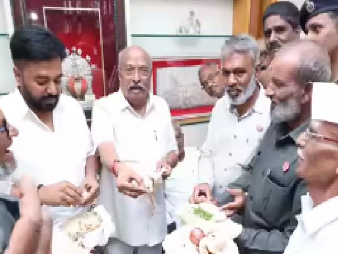 I eat raw bread every day, MLA Prakash Awade advice to Swabimani Shetkari Sanghatna leaders | खर्डा-भाकरी मी रोजच खातो, आमदार प्रकाश आवाडे यांचा स्वाभिमानीच्या नेत्यांना टोला I eat raw bread every day, MLA Prakash Awade advice to Swabimani Shetkari Sanghatna leaders | खर्डा-भाकरी मी रोजच खातो, आमदार प्रकाश आवाडे यांचा स्वाभिमानीच्या नेत्यांना टोला