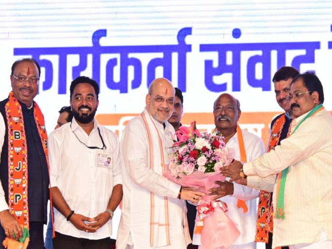 The entry of MLA Prakash Awade and his son Rahul into BJP changed the political atmosphere in Ichalkaranji | Kolhapur: प्रकाश आवाडेंच्या भाजप प्रवेशाने इचलकरंजीत एकास एक लढत?, कार्यकर्त्यांत मनोमिलनाचे आव्हान The entry of MLA Prakash Awade and his son Rahul into BJP changed the political atmosphere in Ichalkaranji | Kolhapur: प्रकाश आवाडेंच्या भाजप प्रवेशाने इचलकरंजीत एकास एक लढत?, कार्यकर्त्यांत मनोमिलनाचे आव्हान