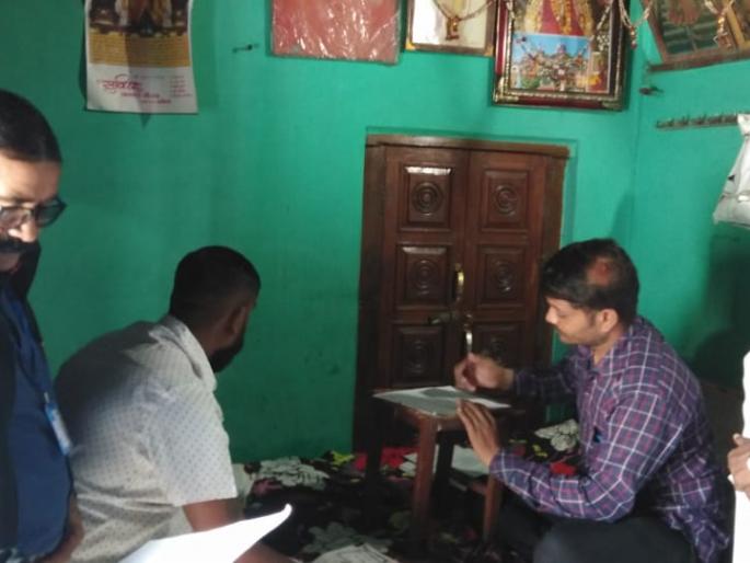 raid on illegal moneylenders house! | रिठद येथील अवैध सावकारांच्या घरांवर धाडी! raid on illegal moneylenders house! | रिठद येथील अवैध सावकारांच्या घरांवर धाडी!