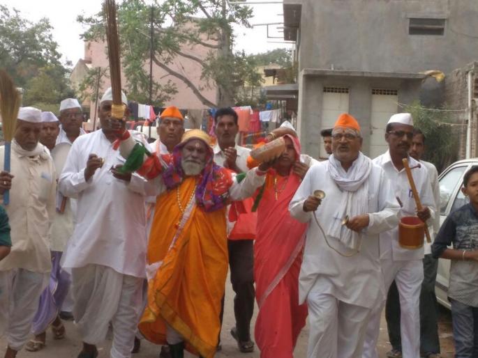 Labor Welfare Center creat awairness among people | मंगरुळपिर येथे कामगार कल्याण केंद्राने लोककलेतून केले समाजप्रबोधन Labor Welfare Center creat awairness among people | मंगरुळपिर येथे कामगार कल्याण केंद्राने लोककलेतून केले समाजप्रबोधन