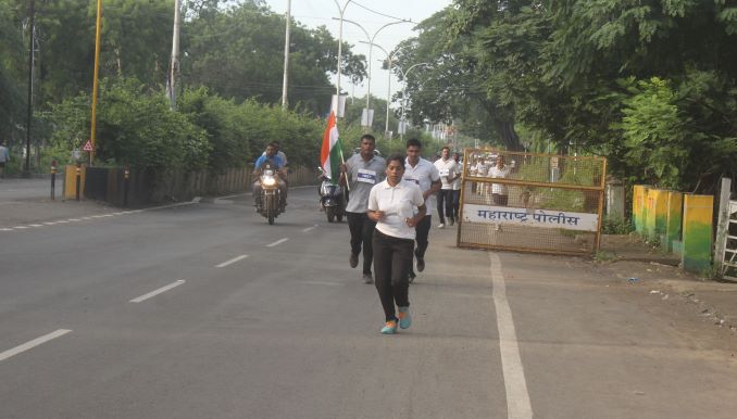 Awareness Marathon Rally by Akola Police Department | घरोघरी तिरंगाः अकोला पोलिस विभागातर्फे जनजागृती मॅरेथॉन रॅली Awareness Marathon Rally by Akola Police Department | घरोघरी तिरंगाः अकोला पोलिस विभागातर्फे जनजागृती मॅरेथॉन रॅली