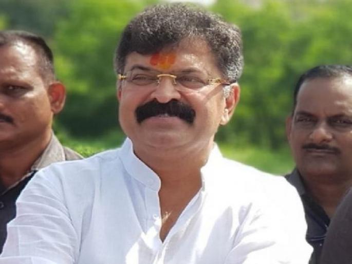 'Eat tobacco, gutkha but keep calm'; Jitendra Awhad's 'controversial' advice | 'रजनीगंधा, गुटखा, पानसुपारी खा पण डोकं शांत ठेवा'; जितेंद्र आव्हाडांचा 'वादग्रस्त' सल्ला 'Eat tobacco, gutkha but keep calm'; Jitendra Awhad's 'controversial' advice | 'रजनीगंधा, गुटखा, पानसुपारी खा पण डोकं शांत ठेवा'; जितेंद्र आव्हाडांचा 'वादग्रस्त' सल्ला