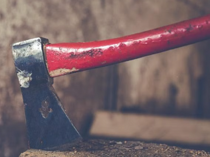 One died after being beaten with a rod and an ax while grazing a cow in the field | शेतात गाय चारण्यावरून वाद पेटला; रॉड, कुऱ्हाडीने मारहाणीत एकाचा मृत्यू One died after being beaten with a rod and an ax while grazing a cow in the field | शेतात गाय चारण्यावरून वाद पेटला; रॉड, कुऱ्हाडीने मारहाणीत एकाचा मृत्यू