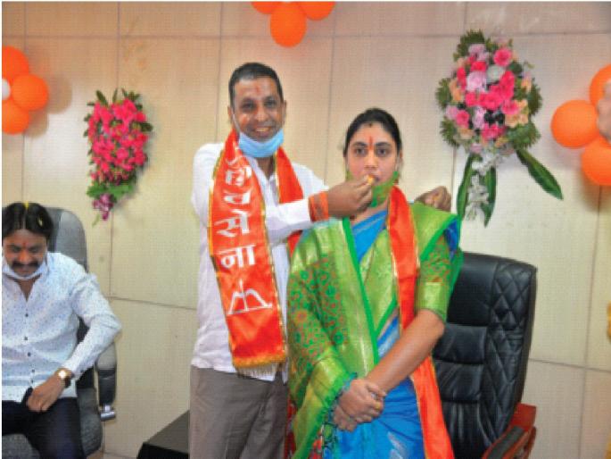 Strange political coincidence for the first time in the history of the state! The wife is the mayor, while the husband is the leader of the opposition | राज्याच्या इतिहासात पहिल्यांदाच अजब राजकीय योगायोग! पत्नी महापौर, तर पती विरोधी पक्षनेते Strange political coincidence for the first time in the history of the state! The wife is the mayor, while the husband is the leader of the opposition | राज्याच्या इतिहासात पहिल्यांदाच अजब राजकीय योगायोग! पत्नी महापौर, तर पती विरोधी पक्षनेते