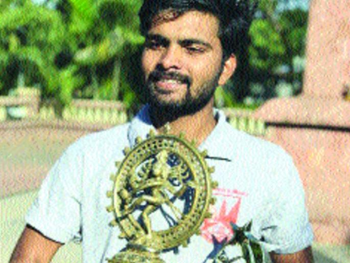 Do not look at art by expecting a job! | नोकरीच्या अपेक्षेने कलेकडे पाहू नका! Do not look at art by expecting a job! | नोकरीच्या अपेक्षेने कलेकडे पाहू नका!