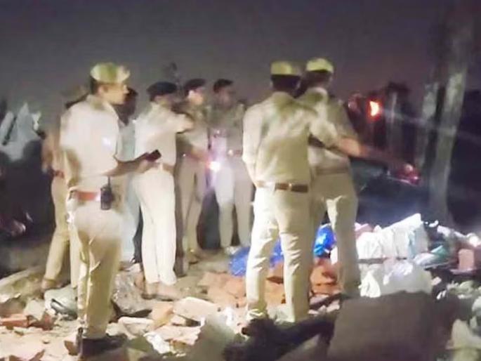 Massive cylinder explosion in Ayodhya, 5 dead after house collapses, many feared trapped | अयोध्येमध्ये सिलेंडरचा भीषण स्फोट, घर कोसळून ५ जणा्ंचा मृत्यू, अनेक जण अडकल्याची भीती Massive cylinder explosion in Ayodhya, 5 dead after house collapses, many feared trapped | अयोध्येमध्ये सिलेंडरचा भीषण स्फोट, घर कोसळून ५ जणा्ंचा मृत्यू, अनेक जण अडकल्याची भीती
