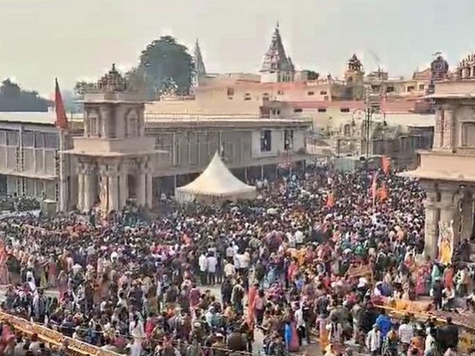 Returned from Mahakumbh, reached Ayodhya...! 25 lakh devotees in two days; Roads were closed | महाकुंभहून परतले, अयोध्येला पोहोचले...! दोन दिवसांत २५ लाख भाविक; रस्तेच बंद केले 