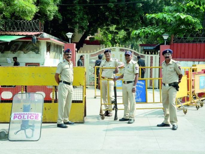 Ayodhya Verdict : Community policing useful , CP to PC since morning on roadin Nagpur | Ayodhya Verdict :कम्युनिटी पुलिसिंग कामी आली, नागपुरात सीपी टू पीसी सकाळपासून रस्त्यावर Ayodhya Verdict : Community policing useful , CP to PC since morning on roadin Nagpur | Ayodhya Verdict :कम्युनिटी पुलिसिंग कामी आली, नागपुरात सीपी टू पीसी सकाळपासून रस्त्यावर