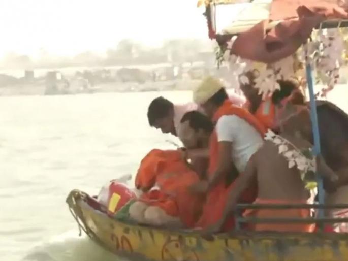 Ram Lalla's chief priest Satyendra Das was immersed in water in the Saryu river; passed away on Wednesday | रामललाचे मुख्य पुजारी सत्येंद्रदास यांना सरयू नदीत जल समाधी; बुधवारी झालेले निधन Ram Lalla's chief priest Satyendra Das was immersed in water in the Saryu river; passed away on Wednesday | रामललाचे मुख्य पुजारी सत्येंद्रदास यांना सरयू नदीत जल समाधी; बुधवारी झालेले निधन