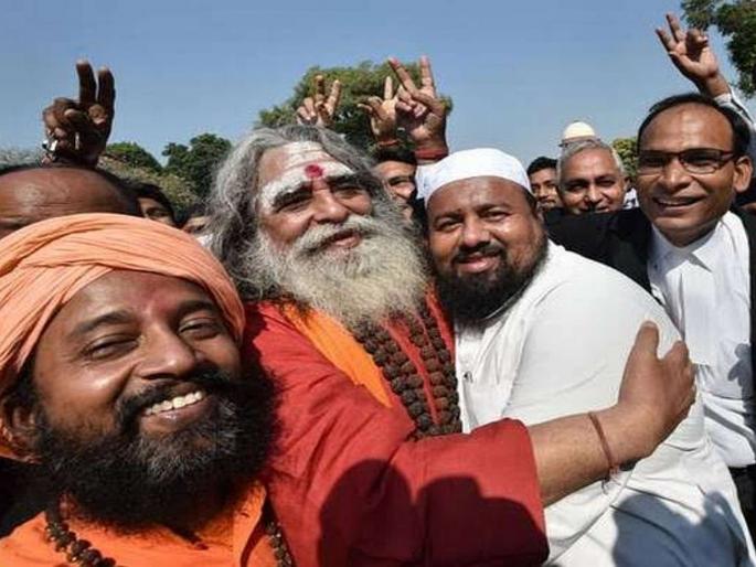 Flock to Ramallah's visit in Ayodhya; A happy atmosphere with the results | अयोध्येत रामलल्लाच्या दर्शनासाठी झुंबड; निकालामुळे आनंदाचे वातावरण Flock to Ramallah's visit in Ayodhya; A happy atmosphere with the results | अयोध्येत रामलल्लाच्या दर्शनासाठी झुंबड; निकालामुळे आनंदाचे वातावरण