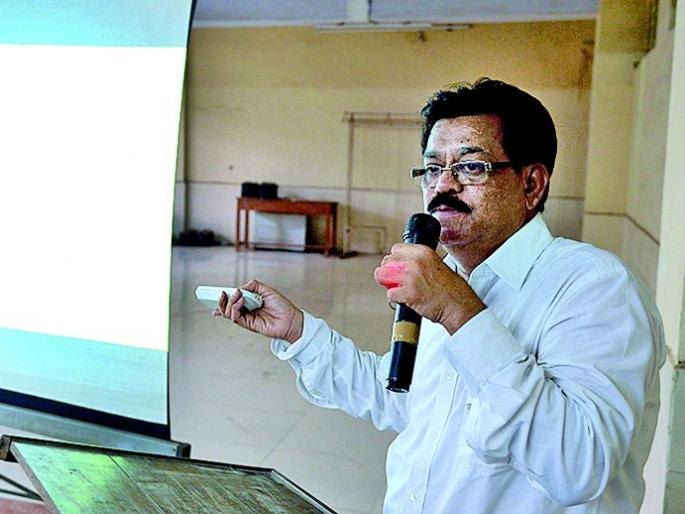 Patients' trust in doctors grows through dialogue: Nitin Verghane | डॉक्टरांवर रुग्णांचा विश्वास संवादाने वाढतो : नितीन वरघणे Patients' trust in doctors grows through dialogue: Nitin Verghane | डॉक्टरांवर रुग्णांचा विश्वास संवादाने वाढतो : नितीन वरघणे