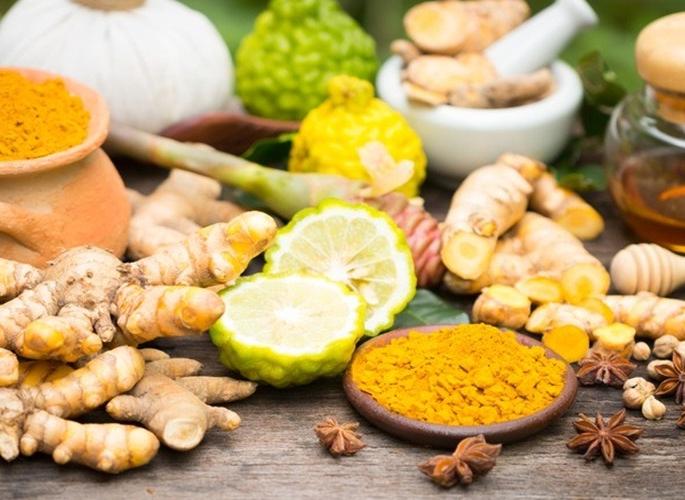 What do you say ... cough is not reduced? Put licorice, bamboo pods in your mouth | काय म्हणता...खोकला कमी होईना ? तोंडात ठेवा ज्येष्ठमध, बांभळीच्या शेंगा What do you say ... cough is not reduced? Put licorice, bamboo pods in your mouth | काय म्हणता...खोकला कमी होईना ? तोंडात ठेवा ज्येष्ठमध, बांभळीच्या शेंगा