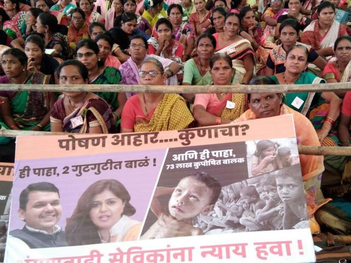 Emergency movement of the Aganwadi workers in Azad Maidan | आझाद मैदानात अंगणवाडी कर्मचाऱ्यांचे जोरदार आंदोलन Emergency movement of the Aganwadi workers in Azad Maidan | आझाद मैदानात अंगणवाडी कर्मचाऱ्यांचे जोरदार आंदोलन