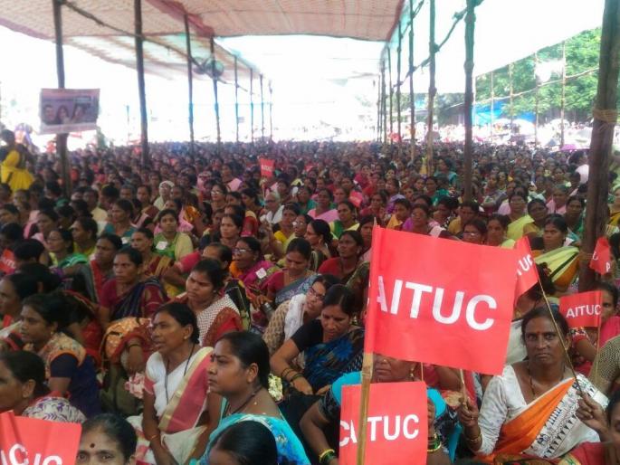 Azad Maidan under the action committee flags | कृती समितीच्या झेंड्याखाली आझाद मैदानात अंगणवाडी कर्मचाऱ्यांचे जोरदार आंदोलन