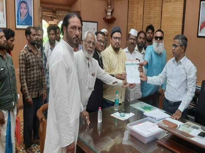 Sahab, let us return to our children; The parents of 'those' children of Bihar to the District Collector of Nashik | सहाब, हमारे बच्चे हमें लौटा दिजीयें; नाशिकच्या जिल्हाधिकाऱ्यांना बिहारच्या 'त्या' मुलांच्या पालकांचे साकडे Sahab, let us return to our children; The parents of 'those' children of Bihar to the District Collector of Nashik | सहाब, हमारे बच्चे हमें लौटा दिजीयें; नाशिकच्या जिल्हाधिकाऱ्यांना बिहारच्या 'त्या' मुलांच्या पालकांचे साकडे