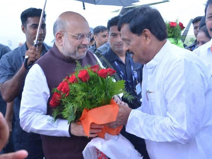 Amit Shah's rally expenses on the name of Subhash Deshmukh; notice from election Commission | अमित शाह यांच्या सभेचा खर्च सुभाष देशमुखांच्या नावावर; आयोगाच्या नोटीसने खळबळ Amit Shah's rally expenses on the name of Subhash Deshmukh; notice from election Commission | अमित शाह यांच्या सभेचा खर्च सुभाष देशमुखांच्या नावावर; आयोगाच्या नोटीसने खळबळ