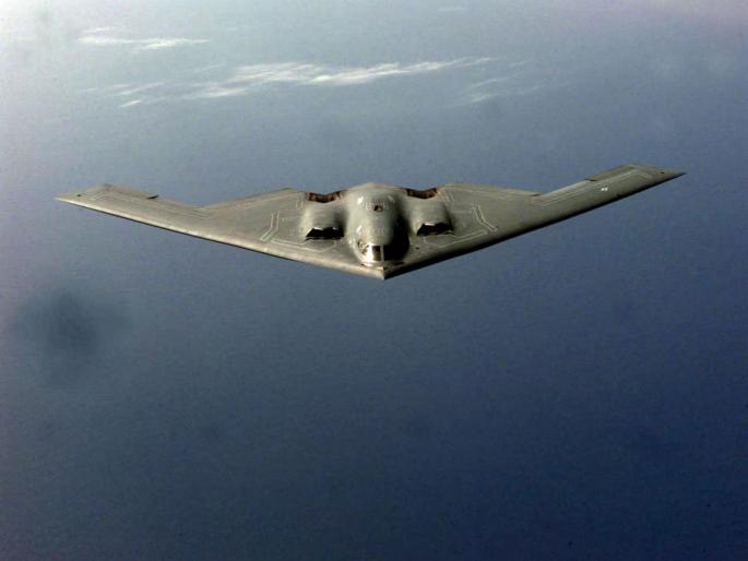 Big claim Where did the US B-2 bomber plane disappear after the attack on Iran One made an emergency landing and... | मोठा दावा...! इराणवरील हल्ल्यानंतर कुठे गायब झाले अमेरिकेचे B-2 बॉम्बर विमान? एकाचे इमर्जन्सी लंडिंग अन्...