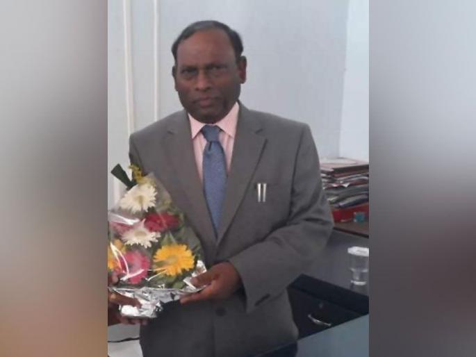 B M Kamble additional collector arrested while taking bribe in beed | बीडच्या अप्पर जिल्हाधिकाऱ्यांना 5 लाखांची लाच घेताना अटक B M Kamble additional collector arrested while taking bribe in beed | बीडच्या अप्पर जिल्हाधिकाऱ्यांना 5 लाखांची लाच घेताना अटक