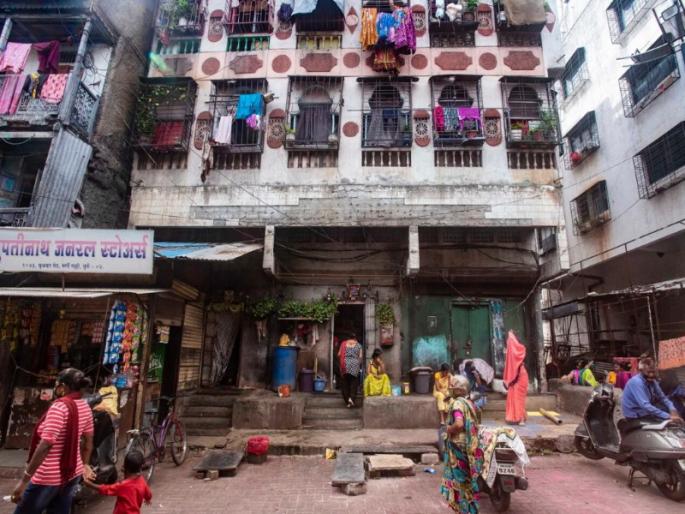 Then the problems in our business will end Interaction with prostitutes in Pune Budhwar Peth | मग आमच्या धंद्यातील समस्या संपतील? पुण्याच्या बुधवार पेठेतील देहविक्री करणाऱ्या महिलांशी साधला संवाद Then the problems in our business will end Interaction with prostitutes in Pune Budhwar Peth | मग आमच्या धंद्यातील समस्या संपतील? पुण्याच्या बुधवार पेठेतील देहविक्री करणाऱ्या महिलांशी साधला संवाद