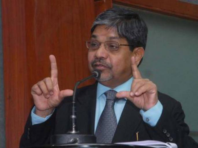 Ruling on emotions does not sense of economy to government : Bhalchandra Mungekar | भावनांवर स्वार सत्ताधाऱ्यांकडे अर्थभान नाही : भालचंद्र मुणगेकर Ruling on emotions does not sense of economy to government : Bhalchandra Mungekar | भावनांवर स्वार सत्ताधाऱ्यांकडे अर्थभान नाही : भालचंद्र मुणगेकर