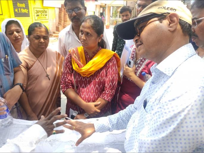Lokmat Impact: Municipality promises to solve water problem in Gorai village soon | लोकमत इम्पॅक्ट : गोराई गावातील पाण्याची समस्या लवकर दूर करण्याचे पालिकेचे आश्वासन  Lokmat Impact: Municipality promises to solve water problem in Gorai village soon | लोकमत इम्पॅक्ट : गोराई गावातील पाण्याची समस्या लवकर दूर करण्याचे पालिकेचे आश्वासन