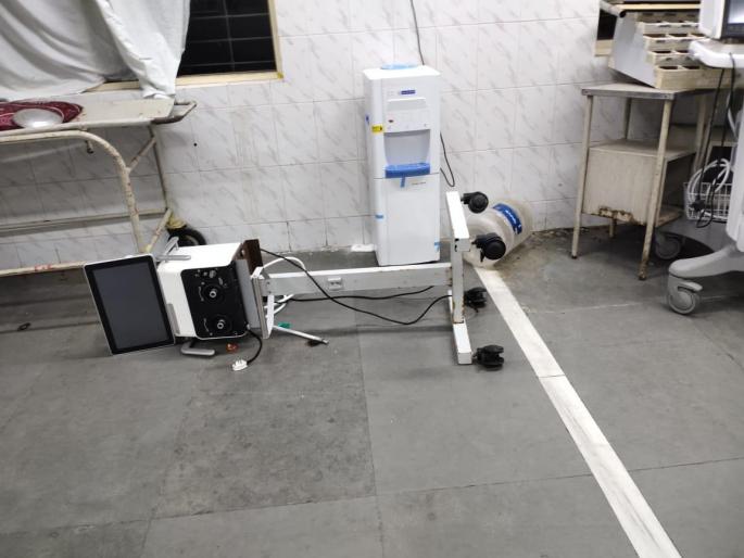 Armed attack on hospital by angry relatives over patient betrayal; Beating doctors too | रुग्ण दगावल्याने संतप्त नातेवाईकांचा रुग्णालयावर सशस्त्र हल्ला; डॉक्टरांनाही मारहाण Armed attack on hospital by angry relatives over patient betrayal; Beating doctors too | रुग्ण दगावल्याने संतप्त नातेवाईकांचा रुग्णालयावर सशस्त्र हल्ला; डॉक्टरांनाही मारहाण