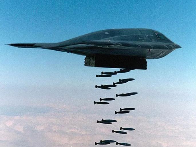 US B-2 bombers launch massive attack on Iran! Destroyed missile base by dropping 64 2000 pound bombs | अमेरिकेच्या B-2 बॉम्बर्सचा इराणवर महाहल्ला! २००० पाउंडचे ६४ बॉम्ब डागून क्षेपणास्त्र तळ केले उद्ध्वस्त US B-2 bombers launch massive attack on Iran! Destroyed missile base by dropping 64 2000 pound bombs | अमेरिकेच्या B-2 बॉम्बर्सचा इराणवर महाहल्ला! २००० पाउंडचे ६४ बॉम्ब डागून क्षेपणास्त्र तळ केले उद्ध्वस्त
