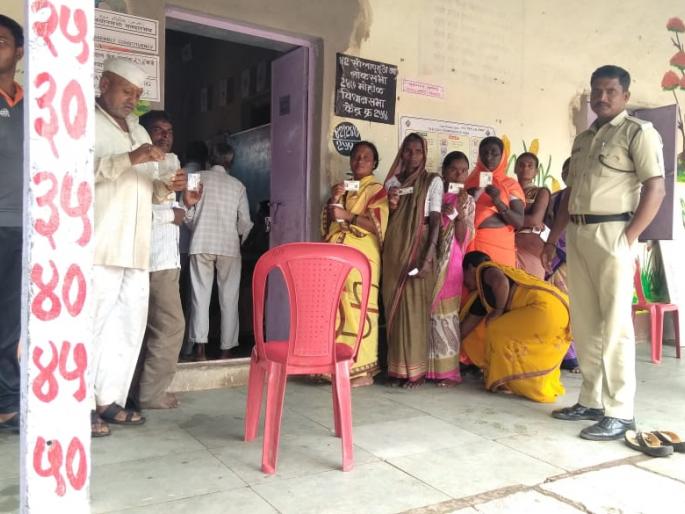 Voting also started in the boycotted 'South' village | सकारात्मकता; बहिष्कार टाकलेल्या ‘दक्षिण’मधील गावातही मतदान सुरू